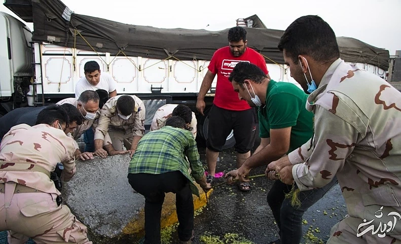 (تصاویر) واژگونی کامیون حامل انگور